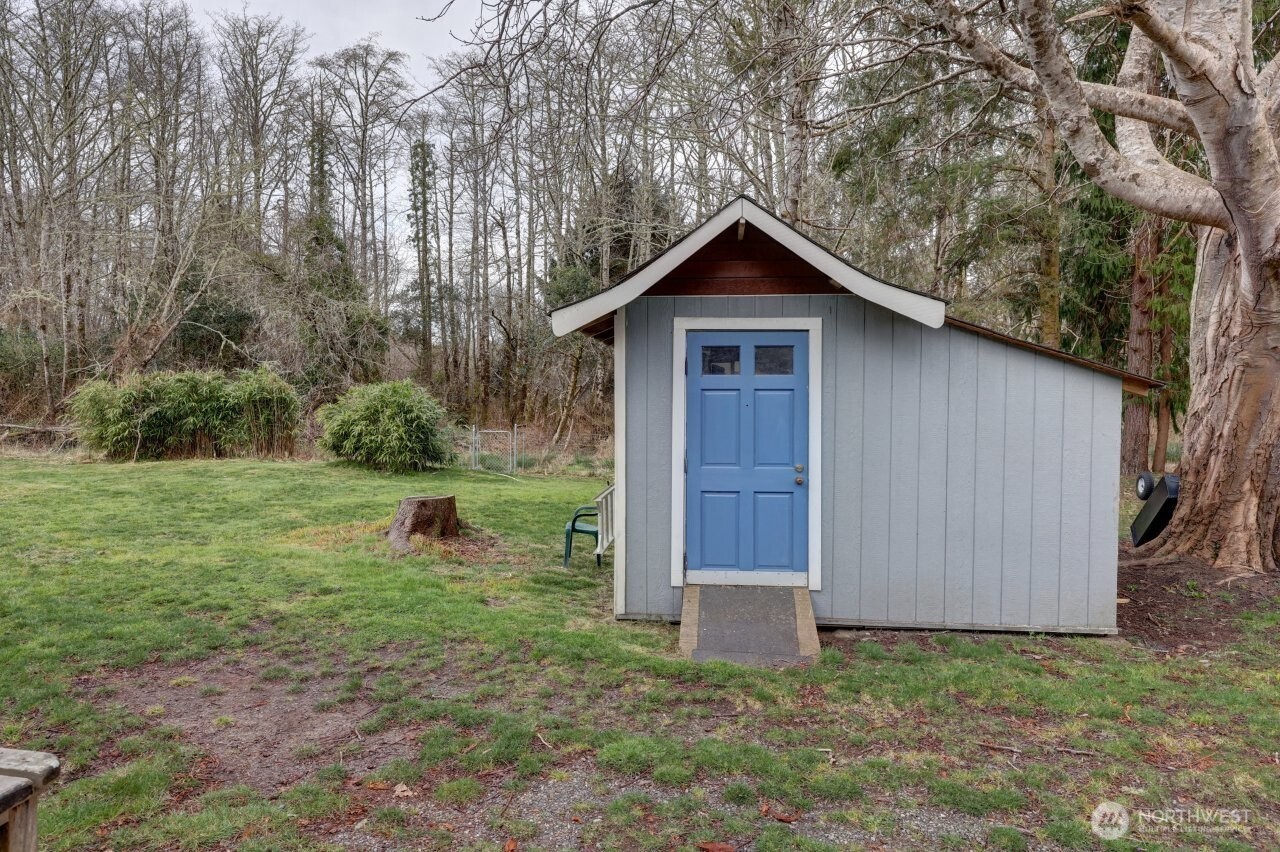 4215 Sandridge Road Property Photo 9