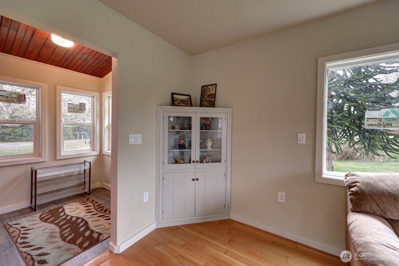 4215 Sandridge Road Property Photo 11