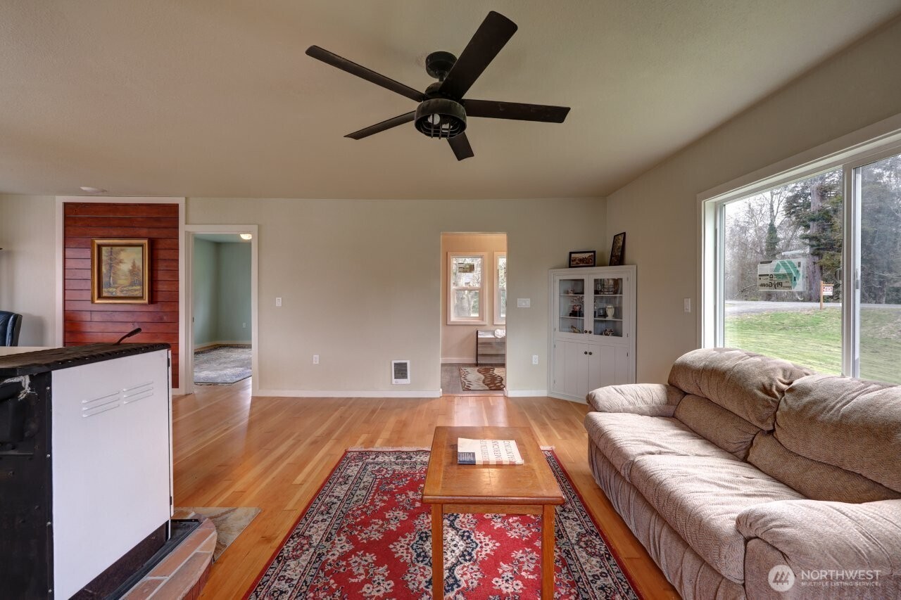 4215 Sandridge Road Property Photo 15
