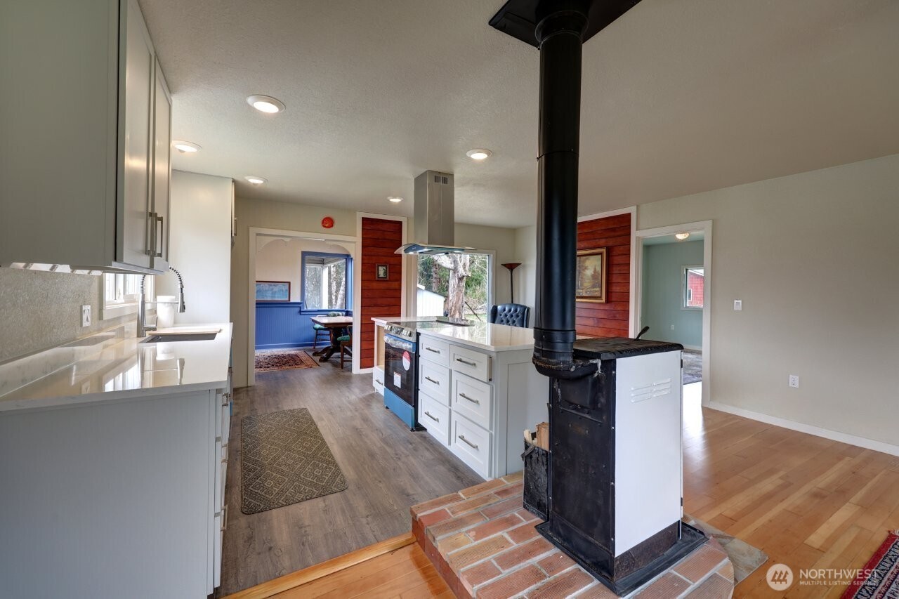 4215 Sandridge Road Property Photo 17