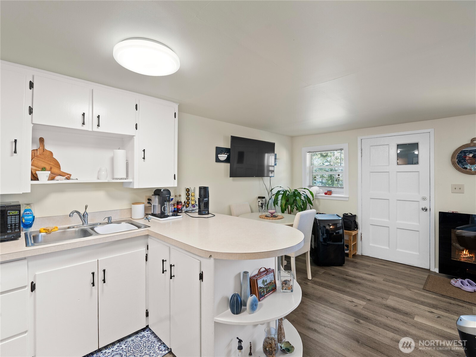 707 Madrona Way Property Photo 7
