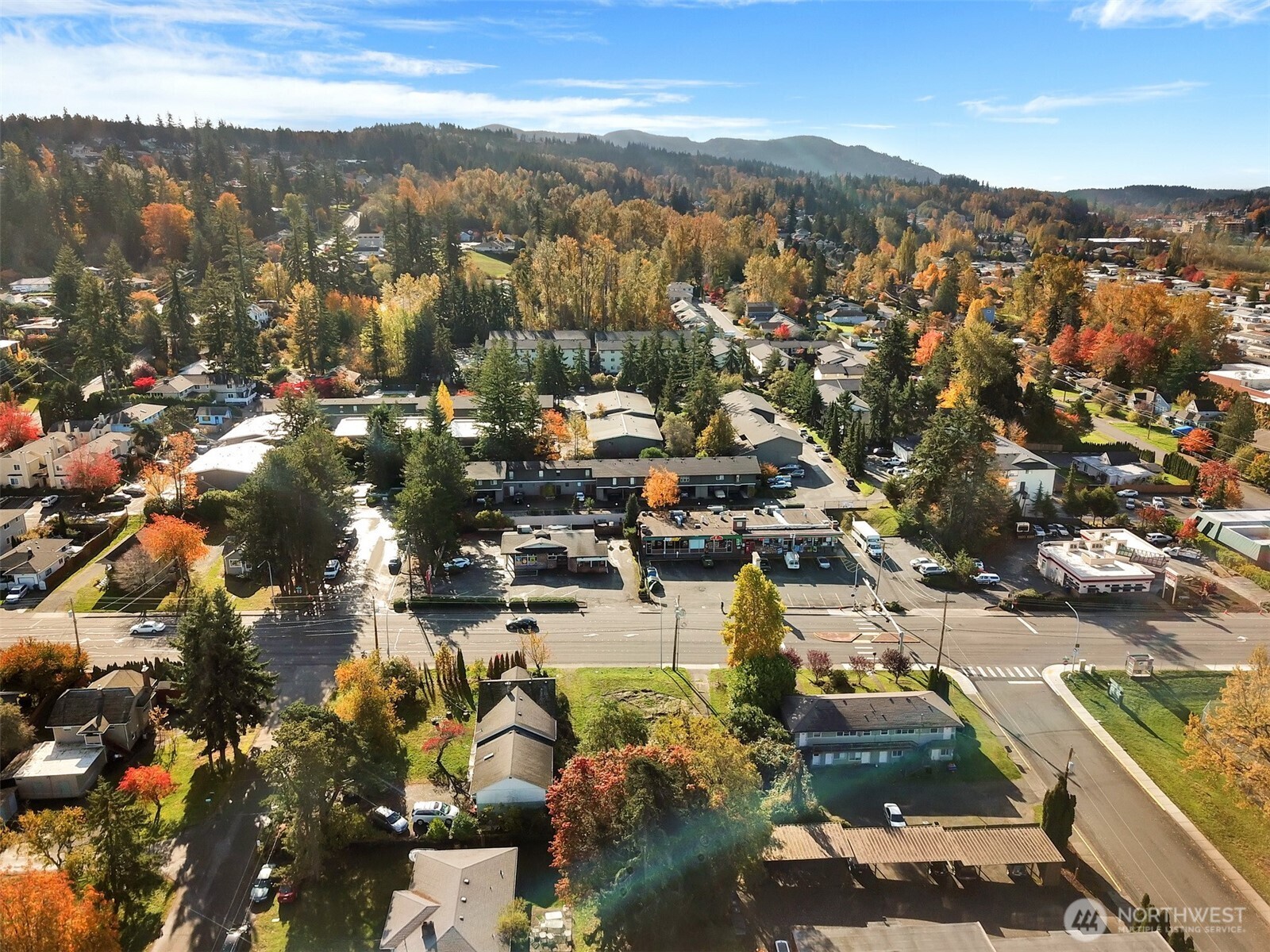 1301 1315 Lakeway Drive Property Photo 4