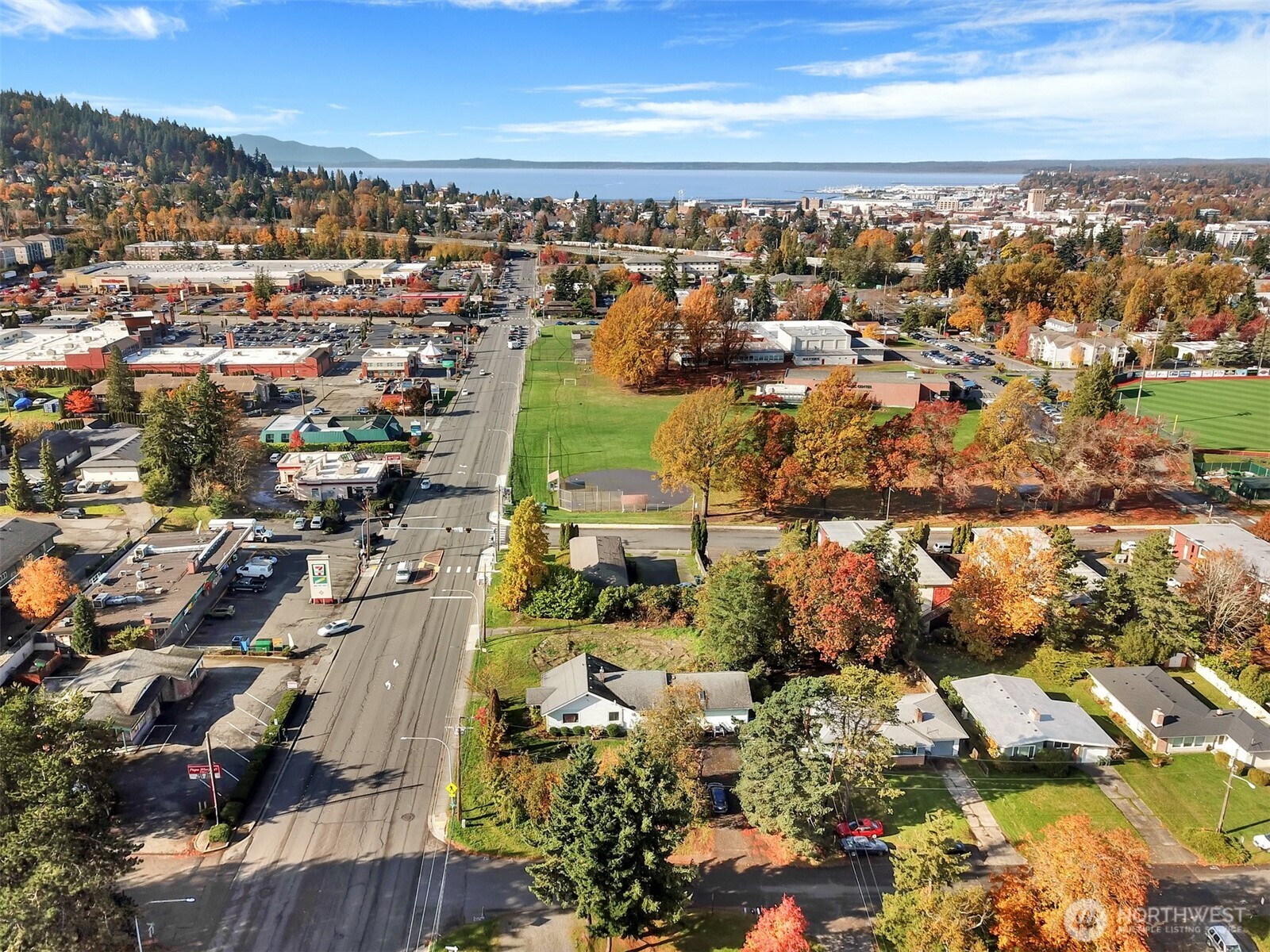 1301 1315 Lakeway Drive Property Photo 6
