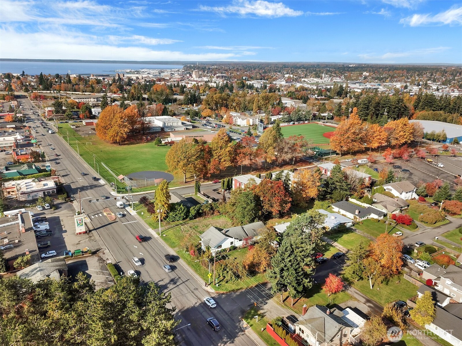 1301 1315 Lakeway Drive Property Photo 7