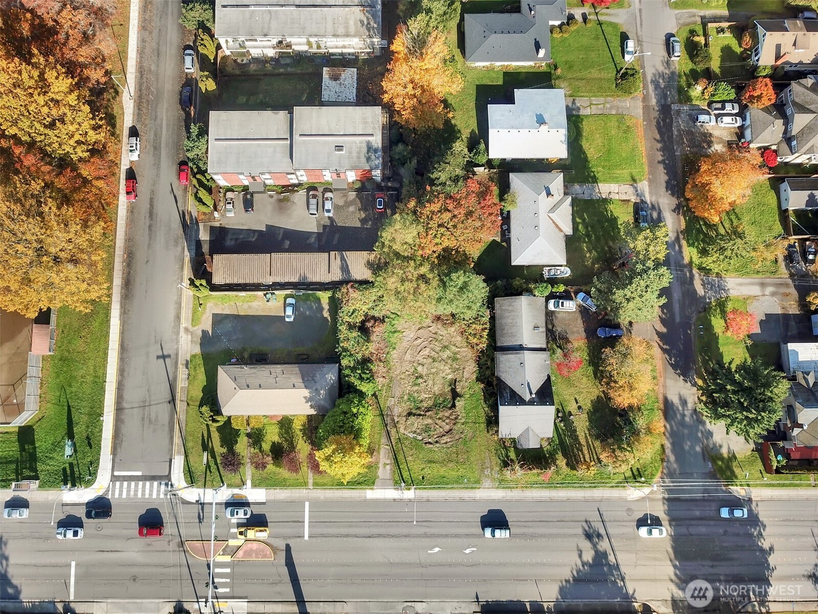 1301 1315 Lakeway Drive Property Photo 9