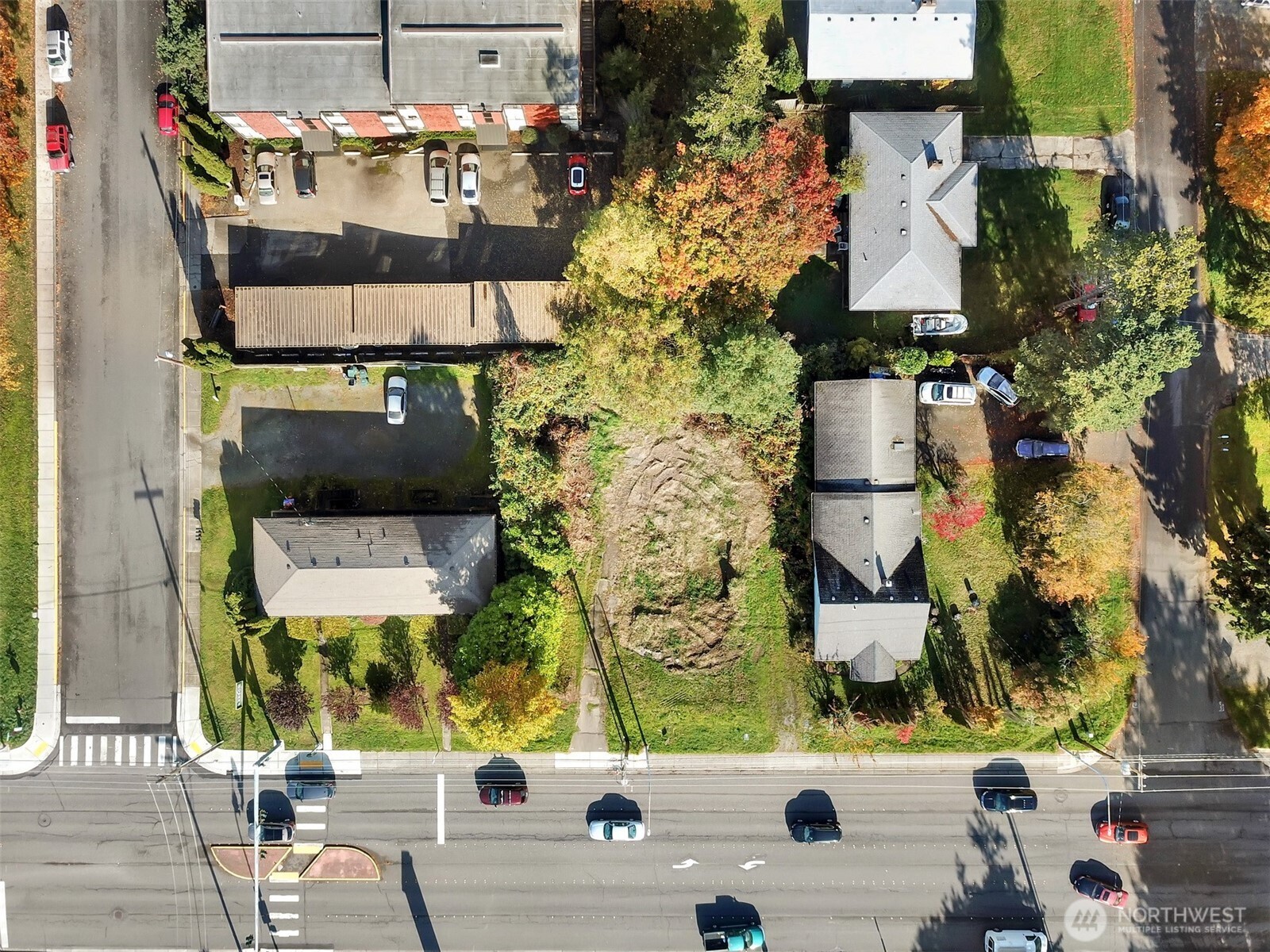 1301 1315 Lakeway Drive Property Photo 10