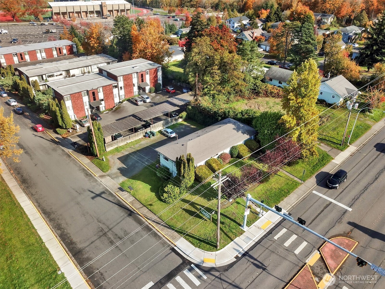 1301 1315 Lakeway Drive Property Photo 12