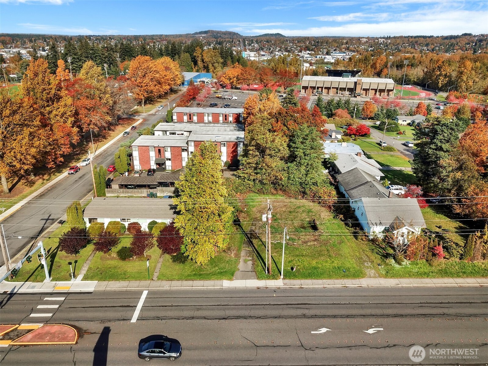 1301 1315 Lakeway Drive Property Photo 13