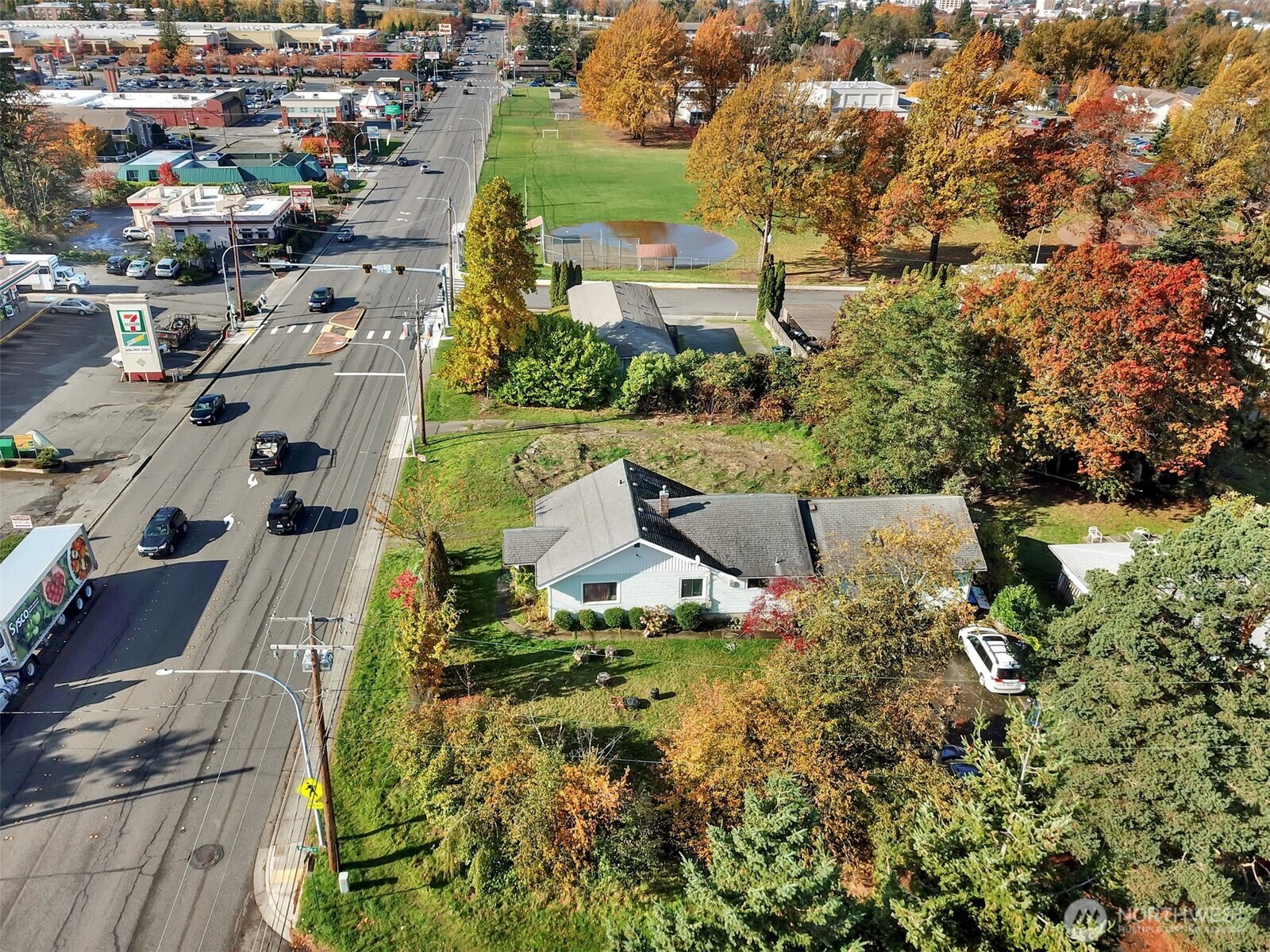 1301 1315 Lakeway Drive Property Photo 15