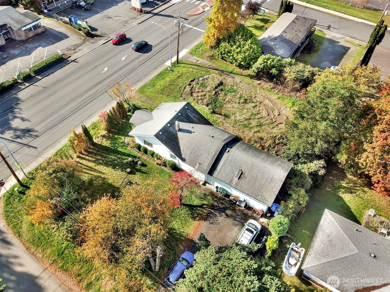 1301 1315 Lakeway Drive Property Photo 17