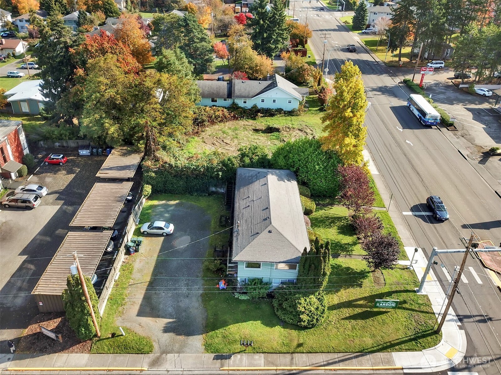 1301 1315 Lakeway Drive Property Photo 21