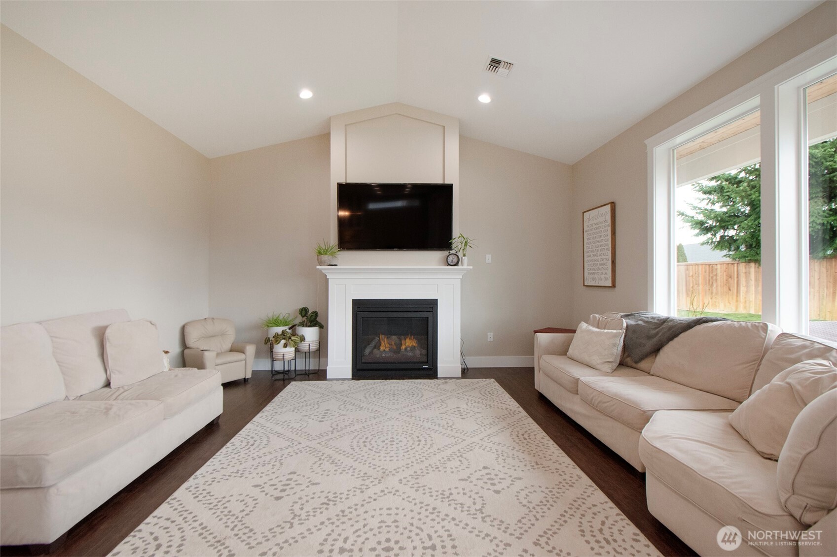 40 Royal Loop Property Photo 5