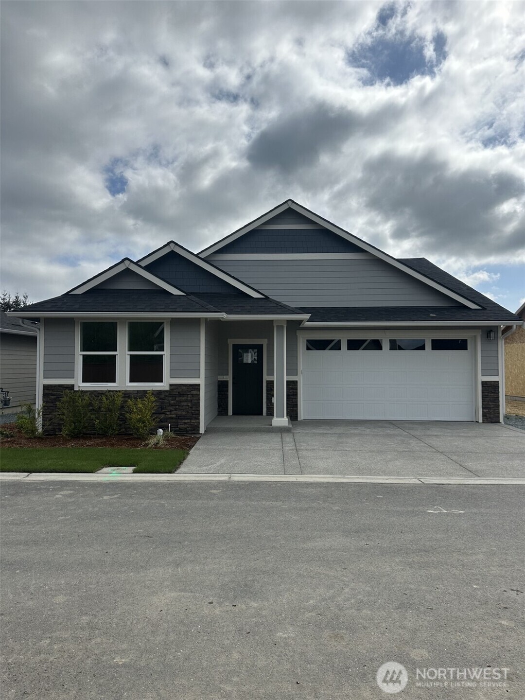 804 Parkland Loop Property Photo 1