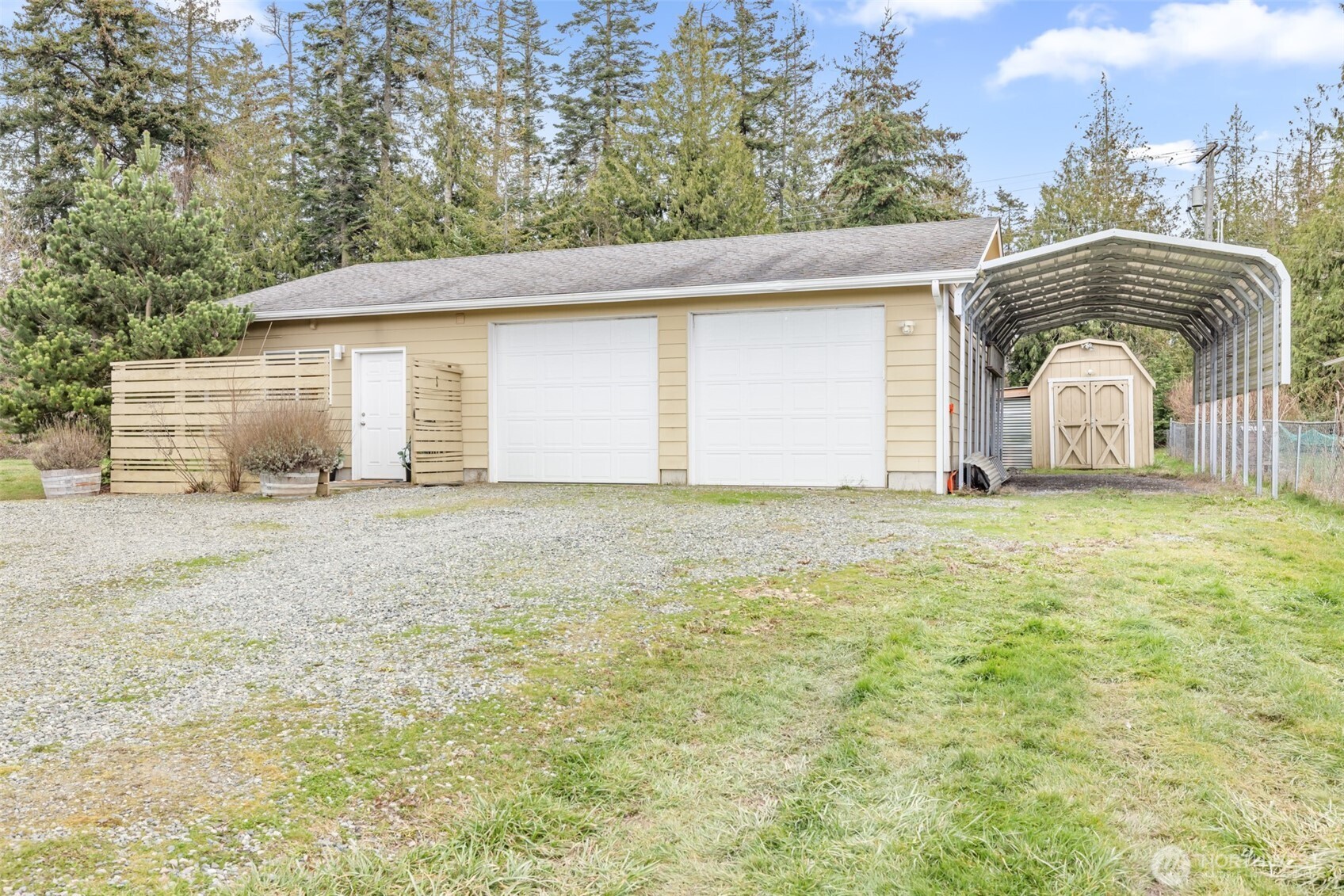 40 Sunshine Plaza Property Photo 1