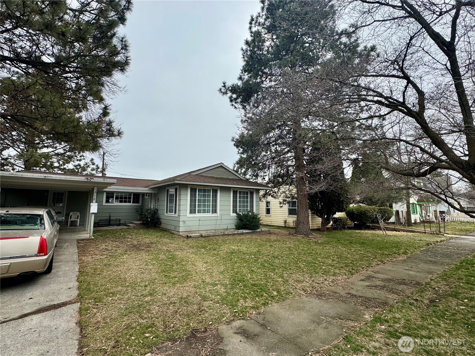 212 E Washington Avenue Property Photo