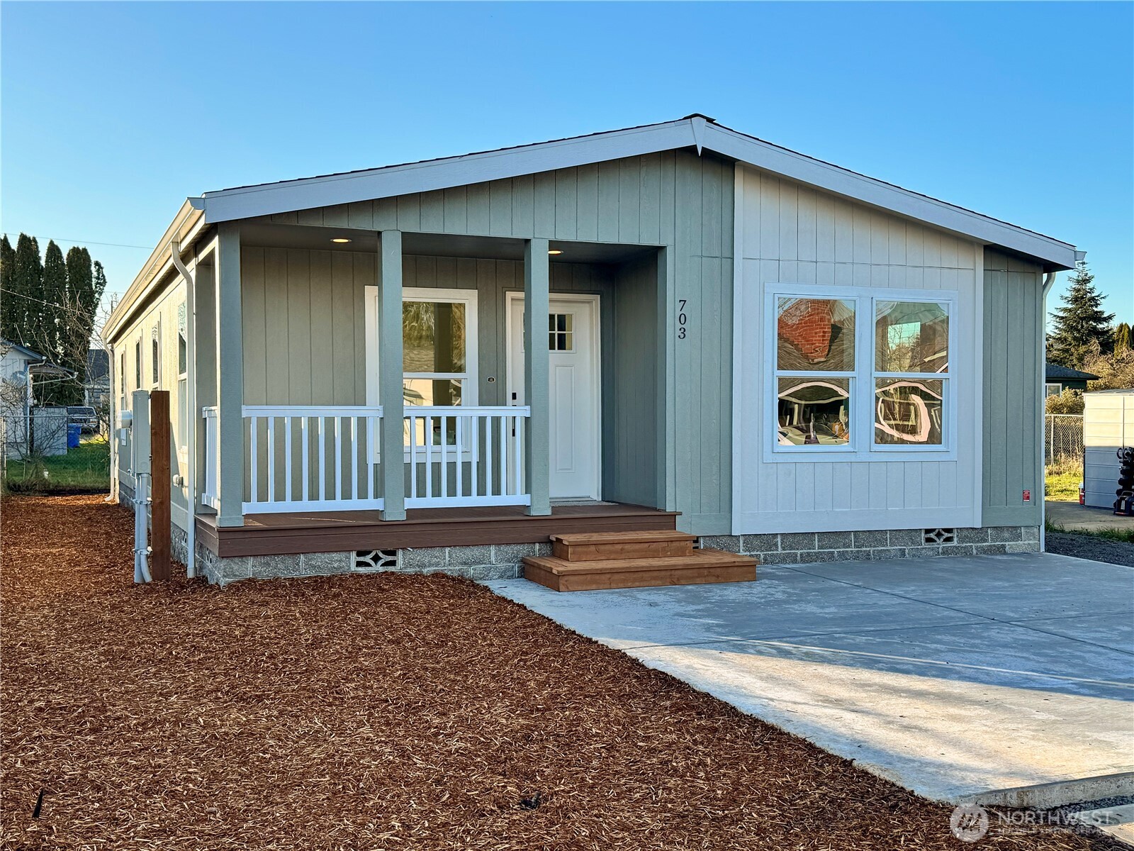 703 S 8th Avenue Property Photo