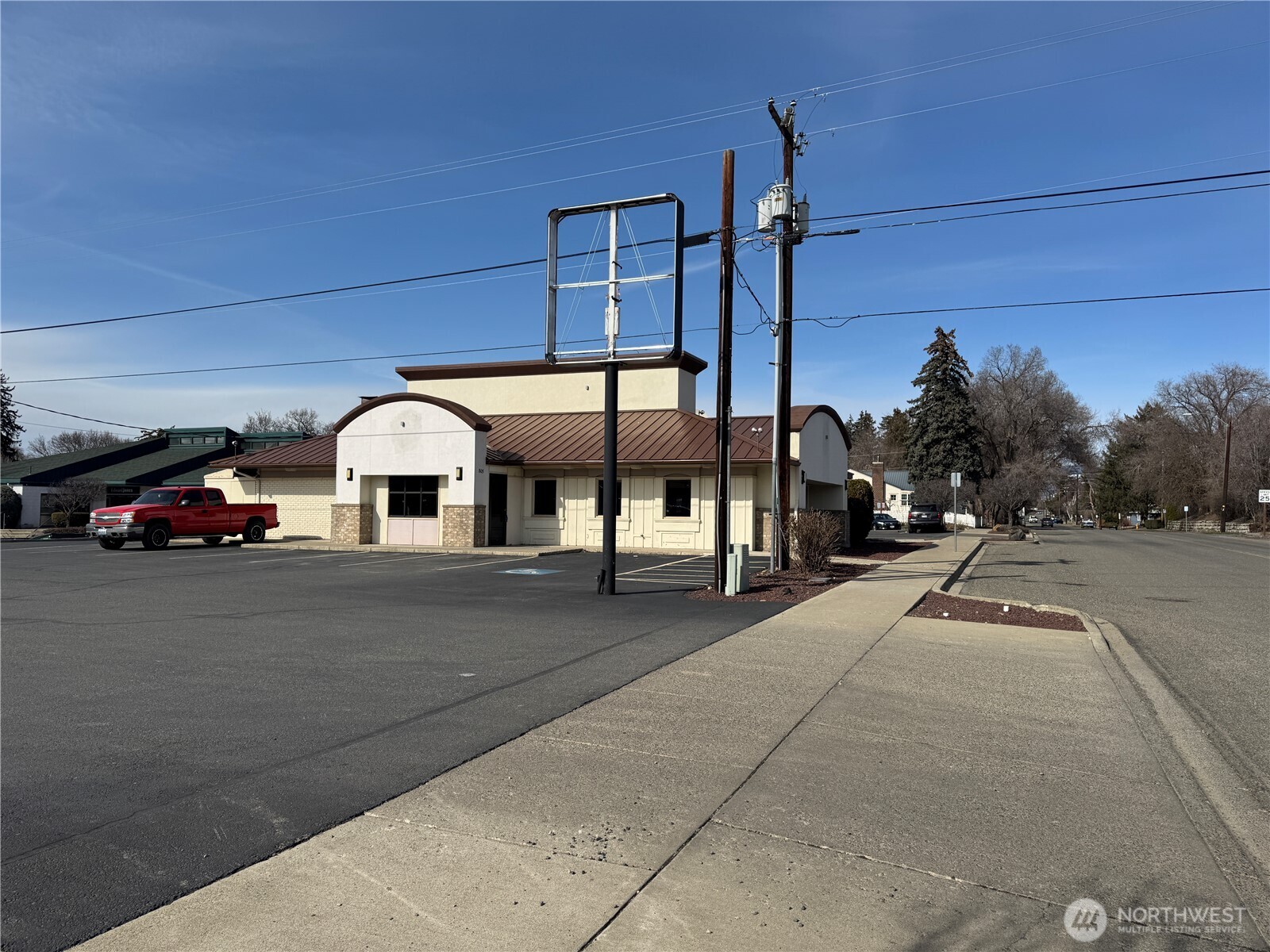 805 N Main Street Property Photo 5