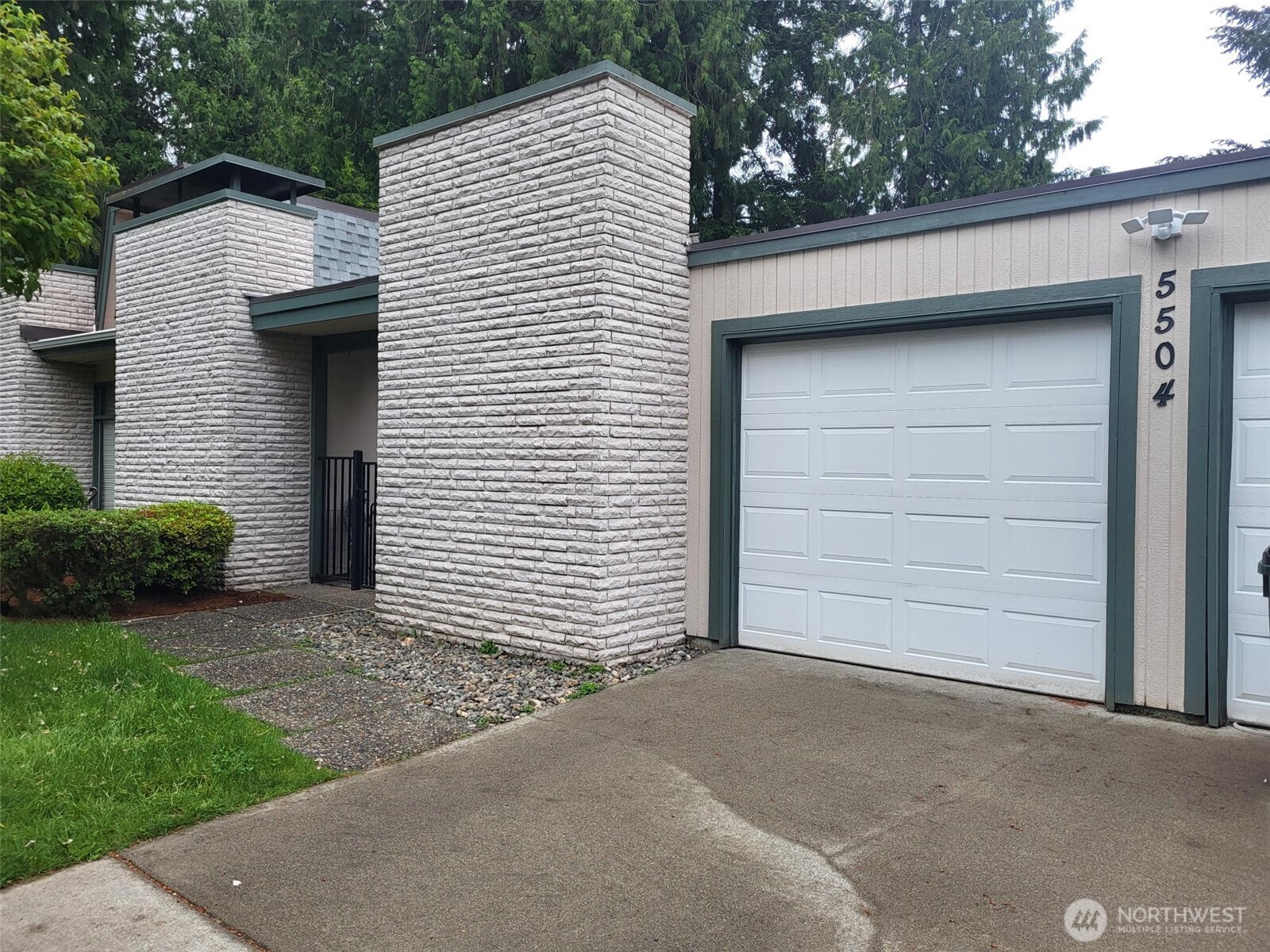 5504 Donnelly Drive Property Photo