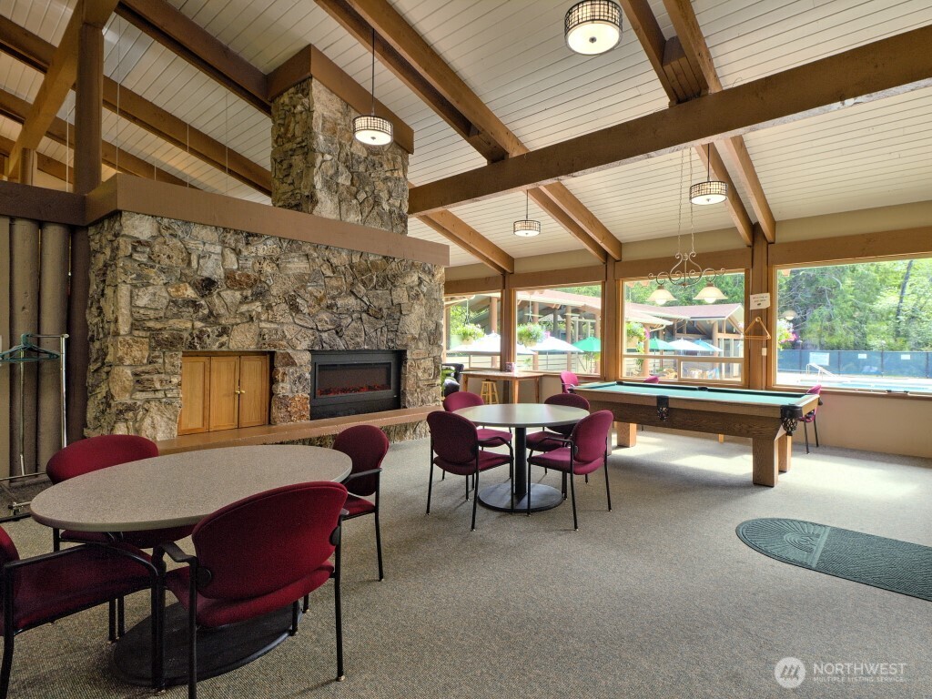 432 E Pointes Drive Property Photo 19