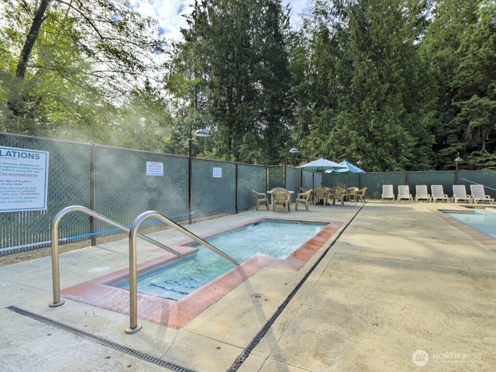 432 E Pointes Drive Property Photo 21