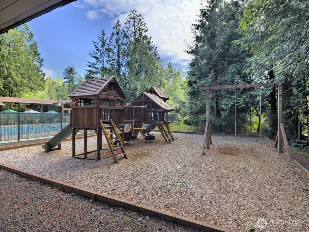 432 E Pointes Drive Property Photo 23
