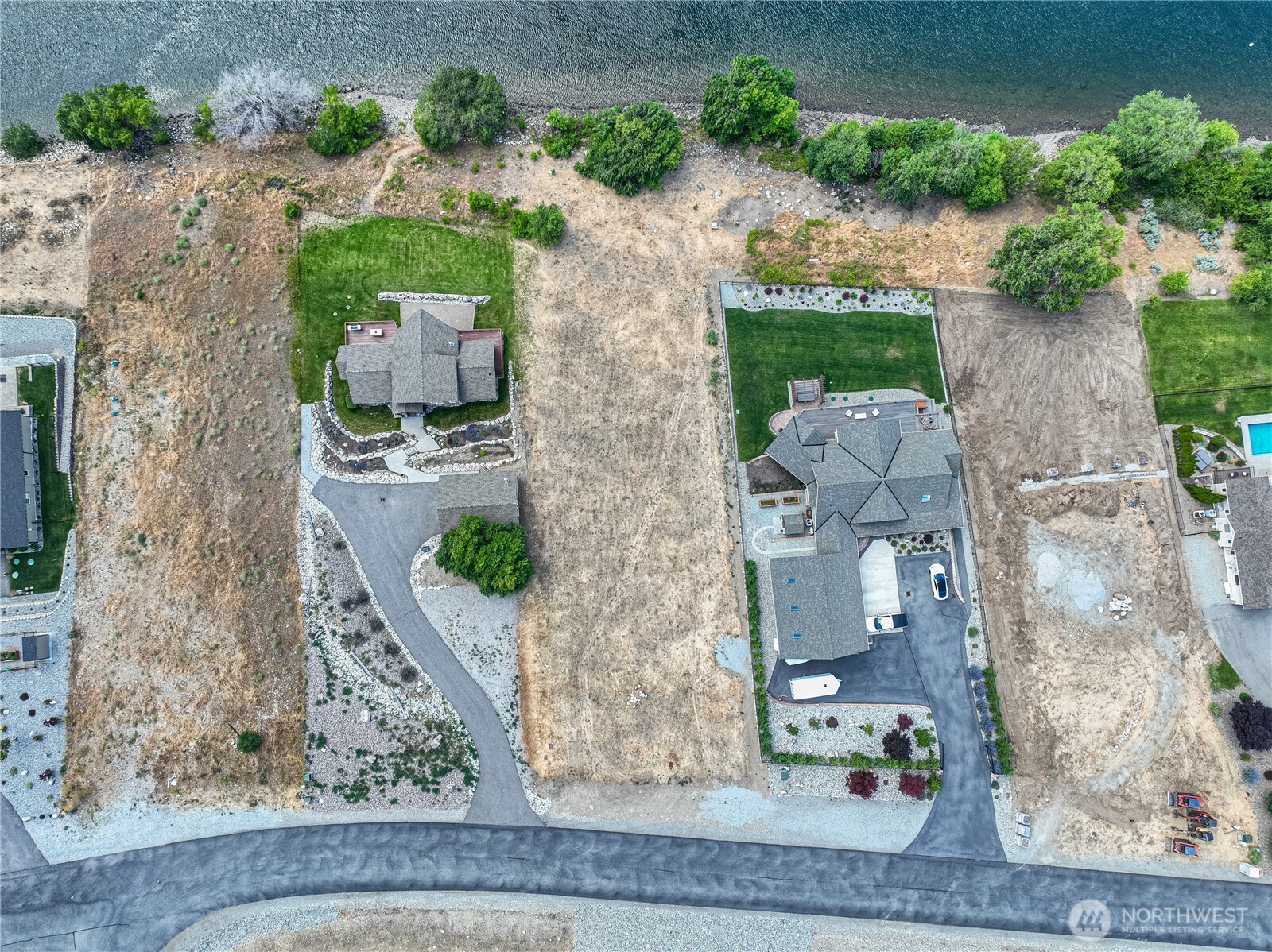 27 N Shore Drive Property Photo 4