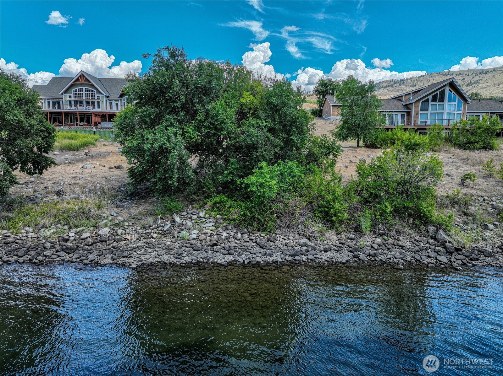 27 N Shore Drive Property Photo 6