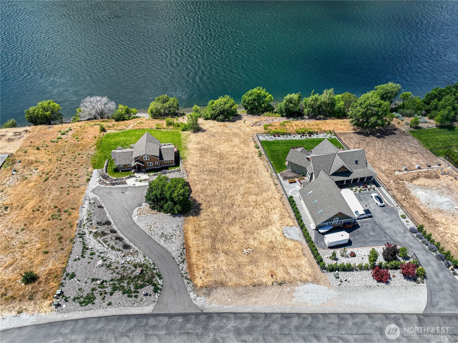 27 N Shore Drive Property Photo 11