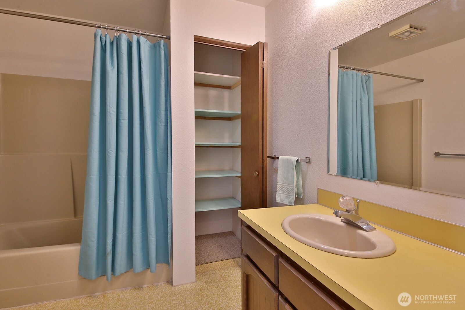 2725 Hunt Road Property Photo 6
