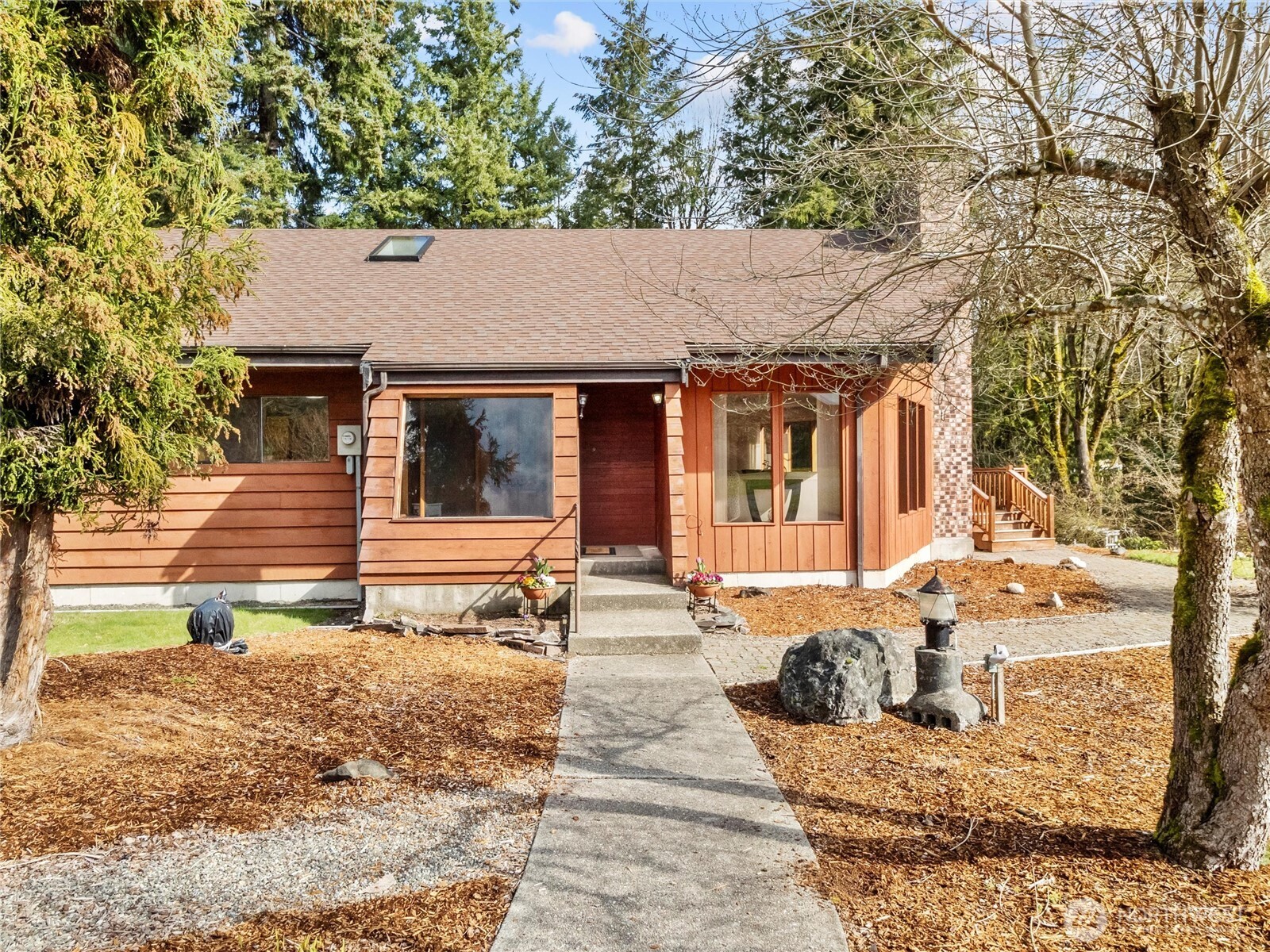 1908 Farwell Avenue Property Photo 5