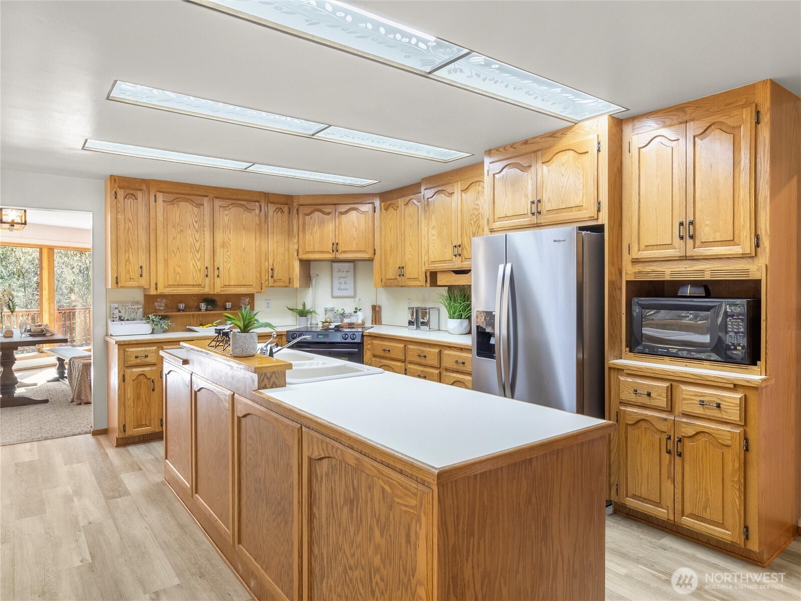 1908 Farwell Avenue Property Photo 12