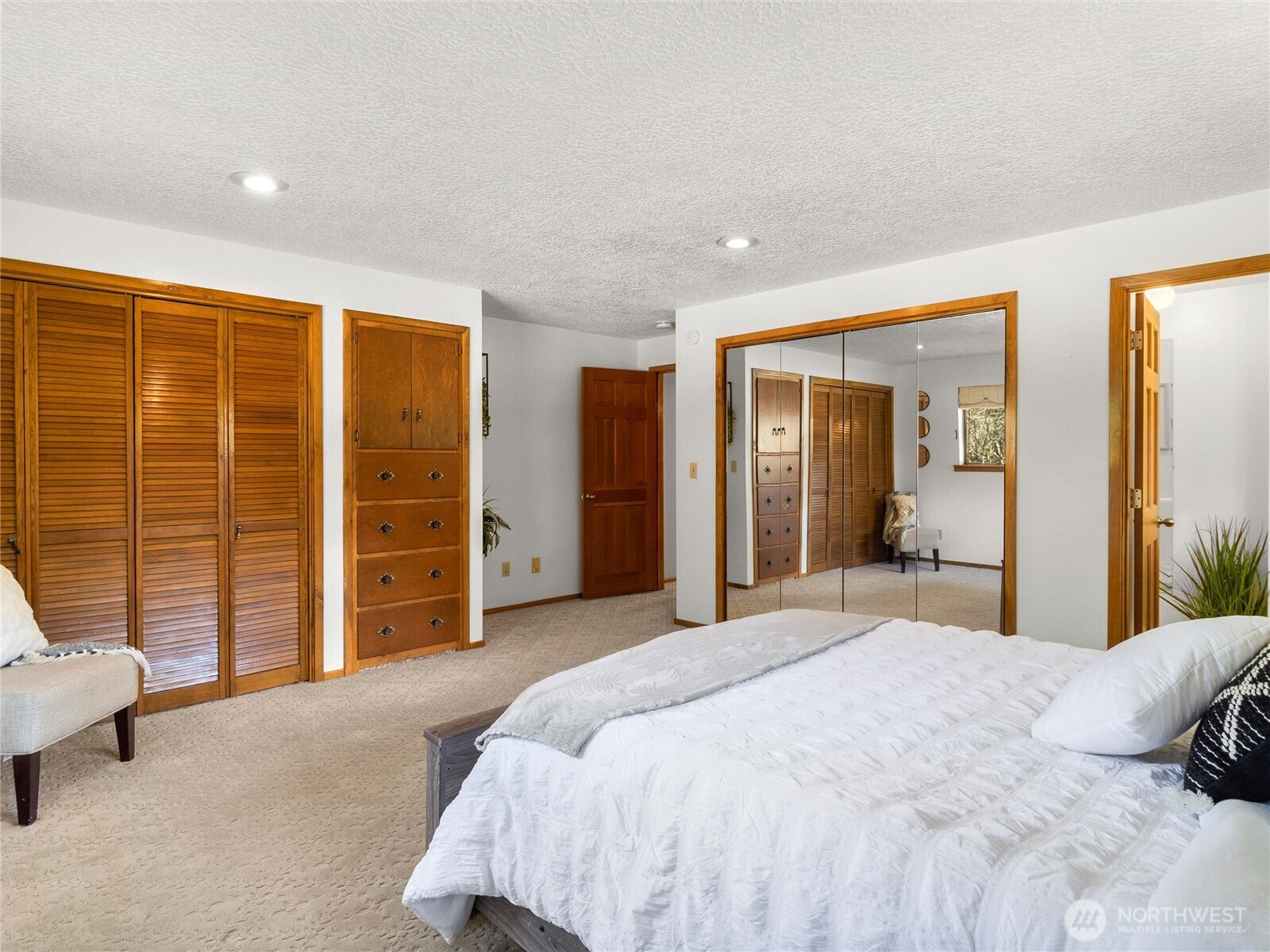 1908 Farwell Avenue Property Photo 17