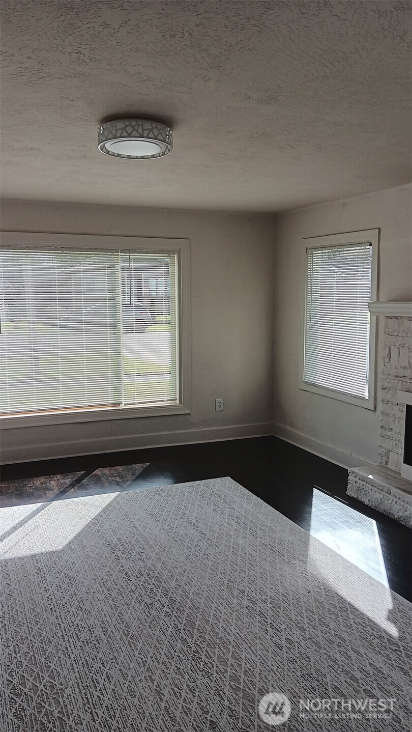 912 1st Street Property Photo 5