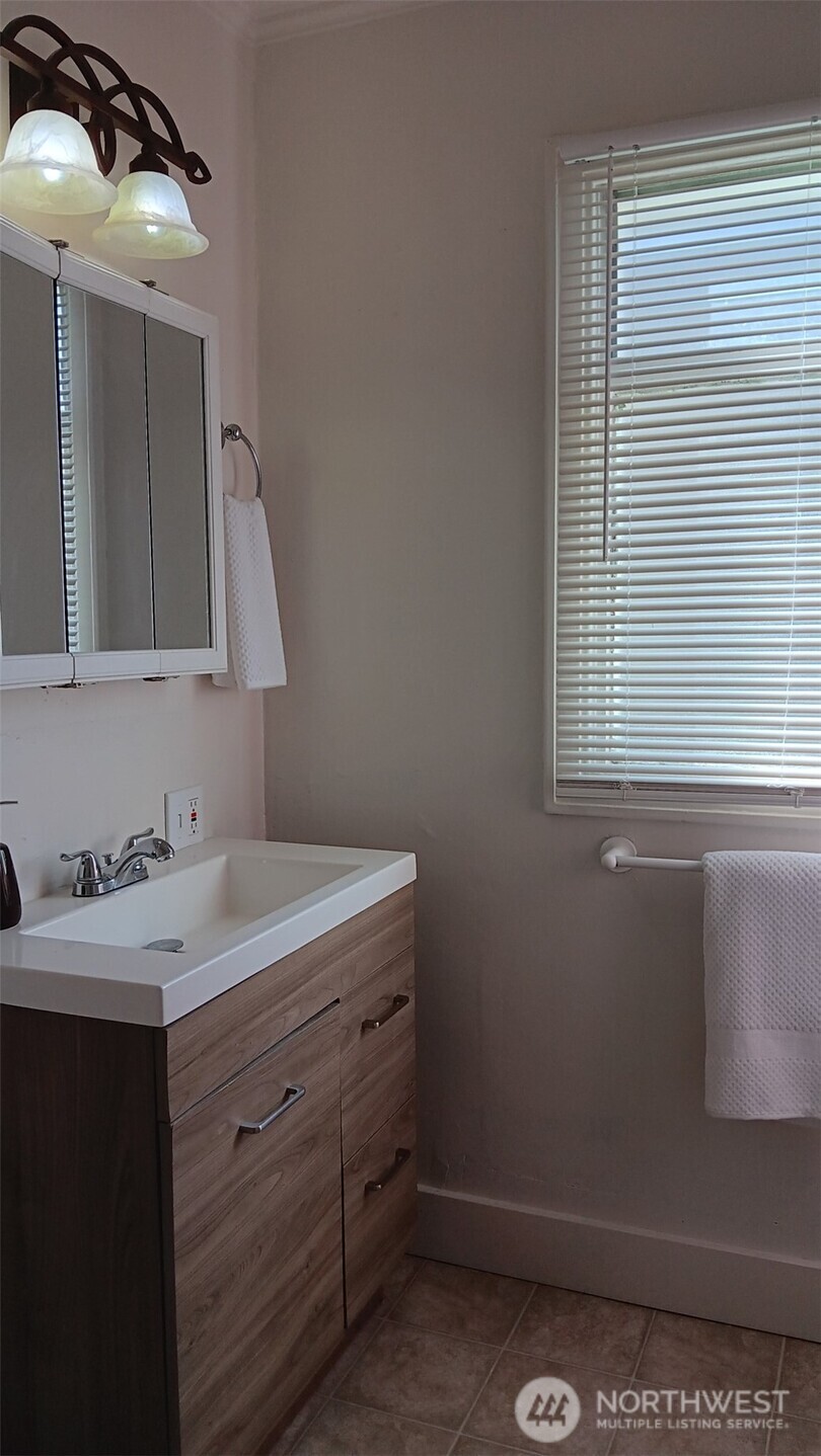 912 1st Street Property Photo 6