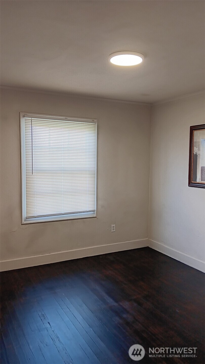 912 1st Street Property Photo 9