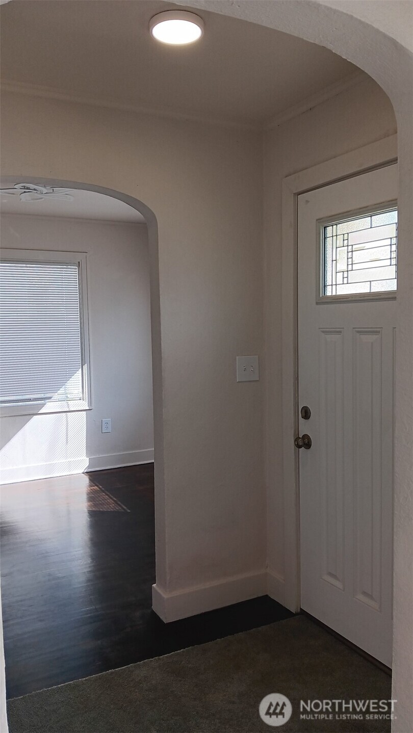 912 1st Street Property Photo 10