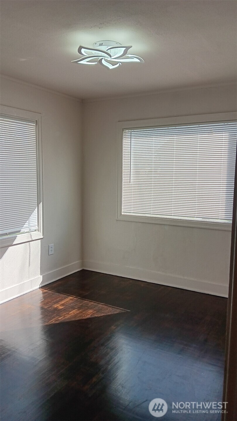 912 1st Street Property Photo 11