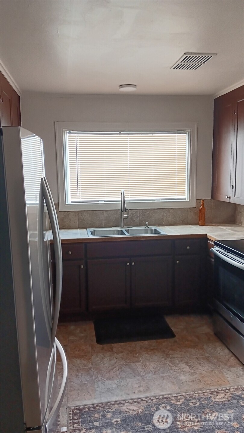 912 1st Street Property Photo 13