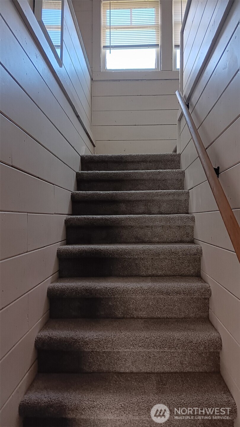 912 1st Street Property Photo 14