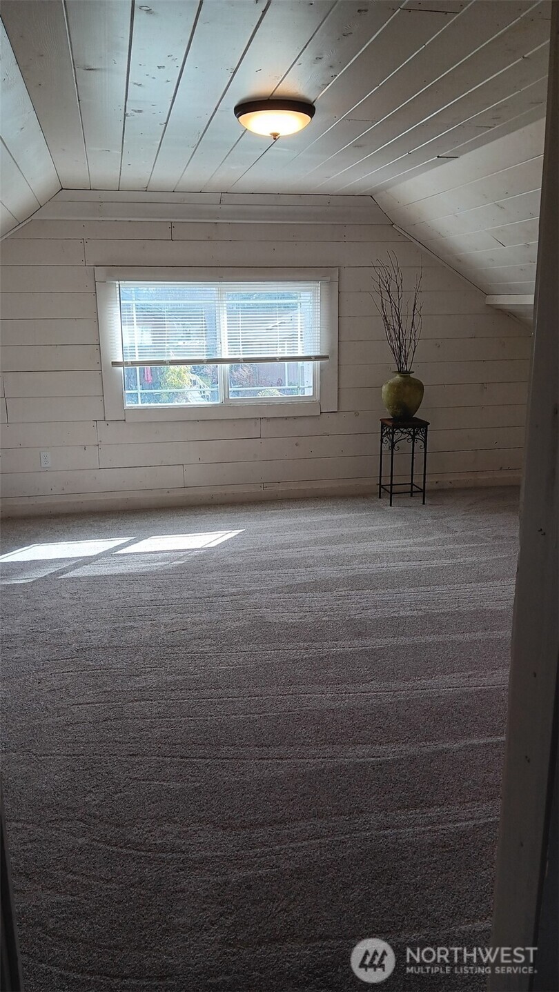 912 1st Street Property Photo 15