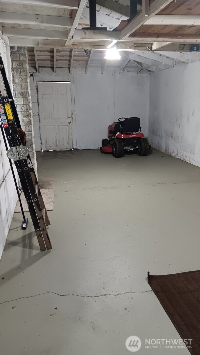 912 1st Street Property Photo 17