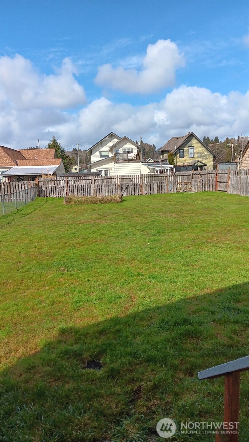 912 1st Street Property Photo 20