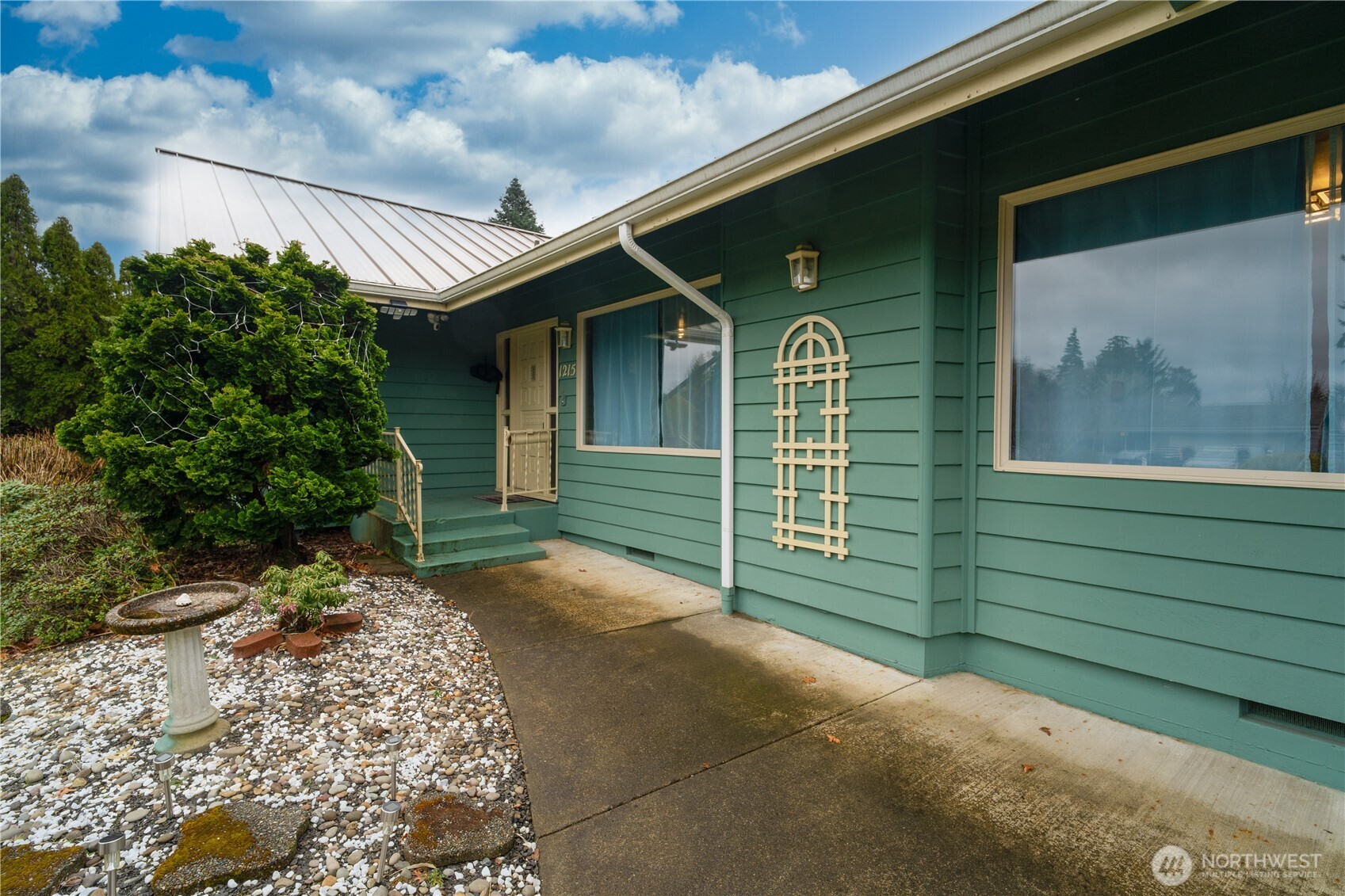 1215 Dundee Drive Property Photo 6