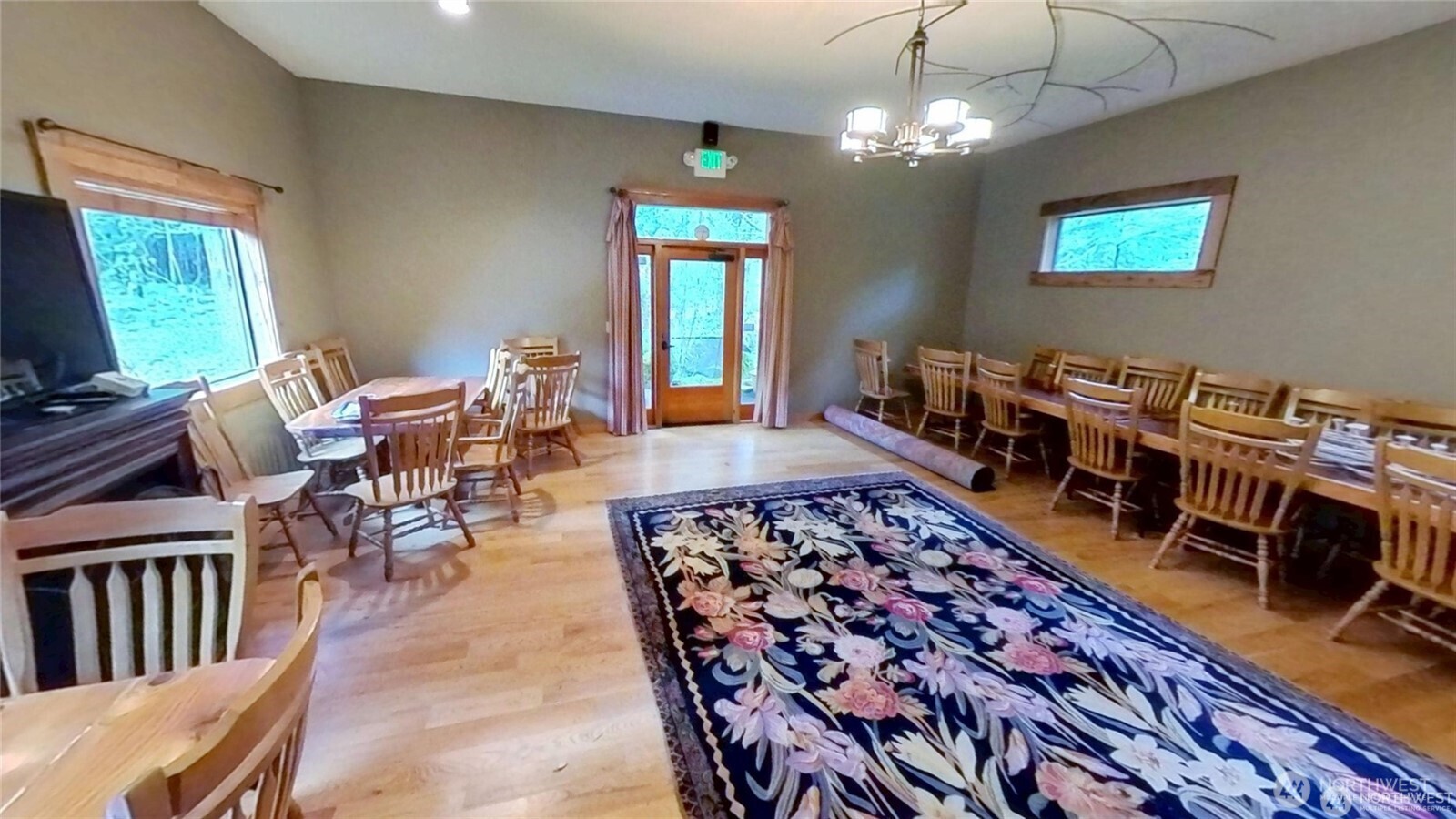 295536 Highway 101 Property Photo 6