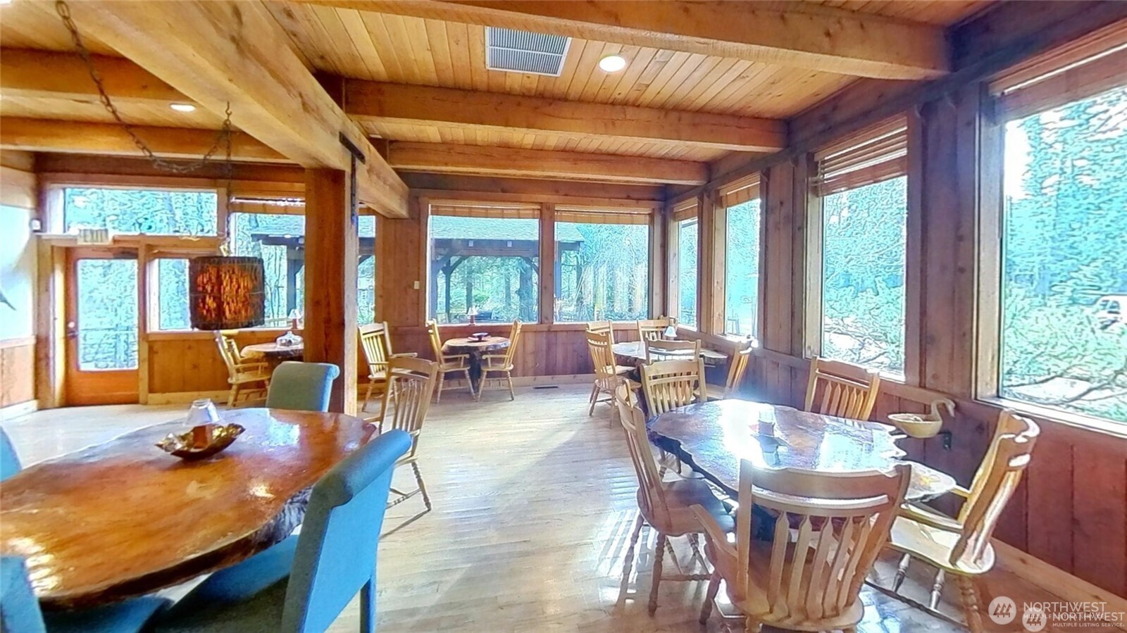 295536 Highway 101 Property Photo 10