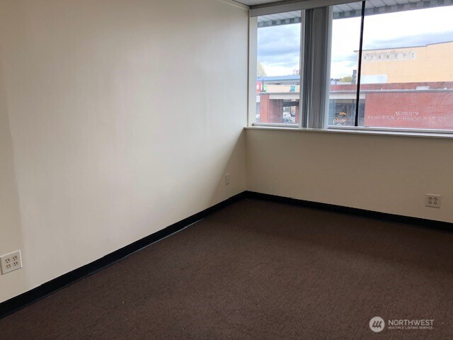 2 Auburn Way Property Photo 19