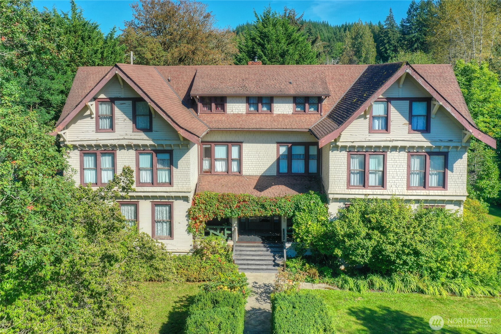 300 N Summit Road Property Photo