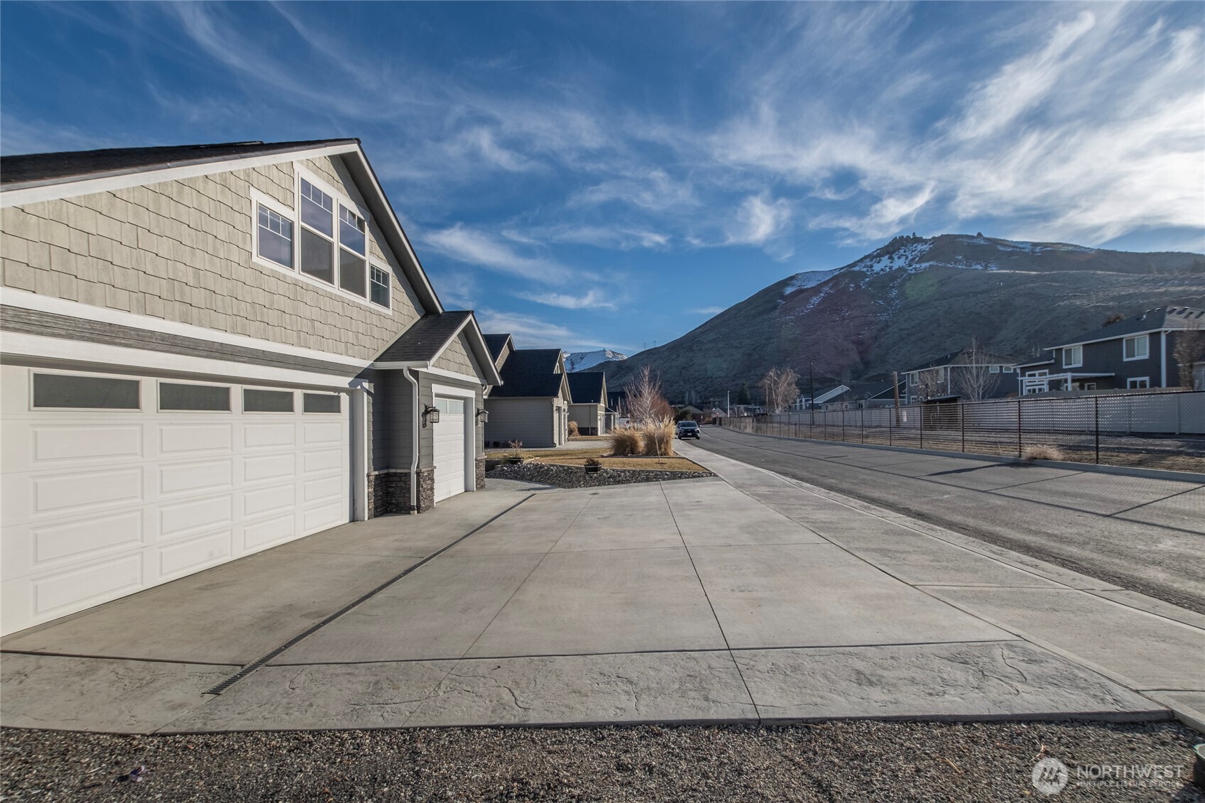1743 Brambling Brae Lane Property Photo 3
