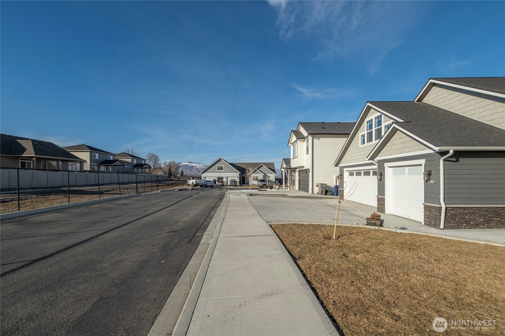 1743 Brambling Brae Lane Property Photo 4