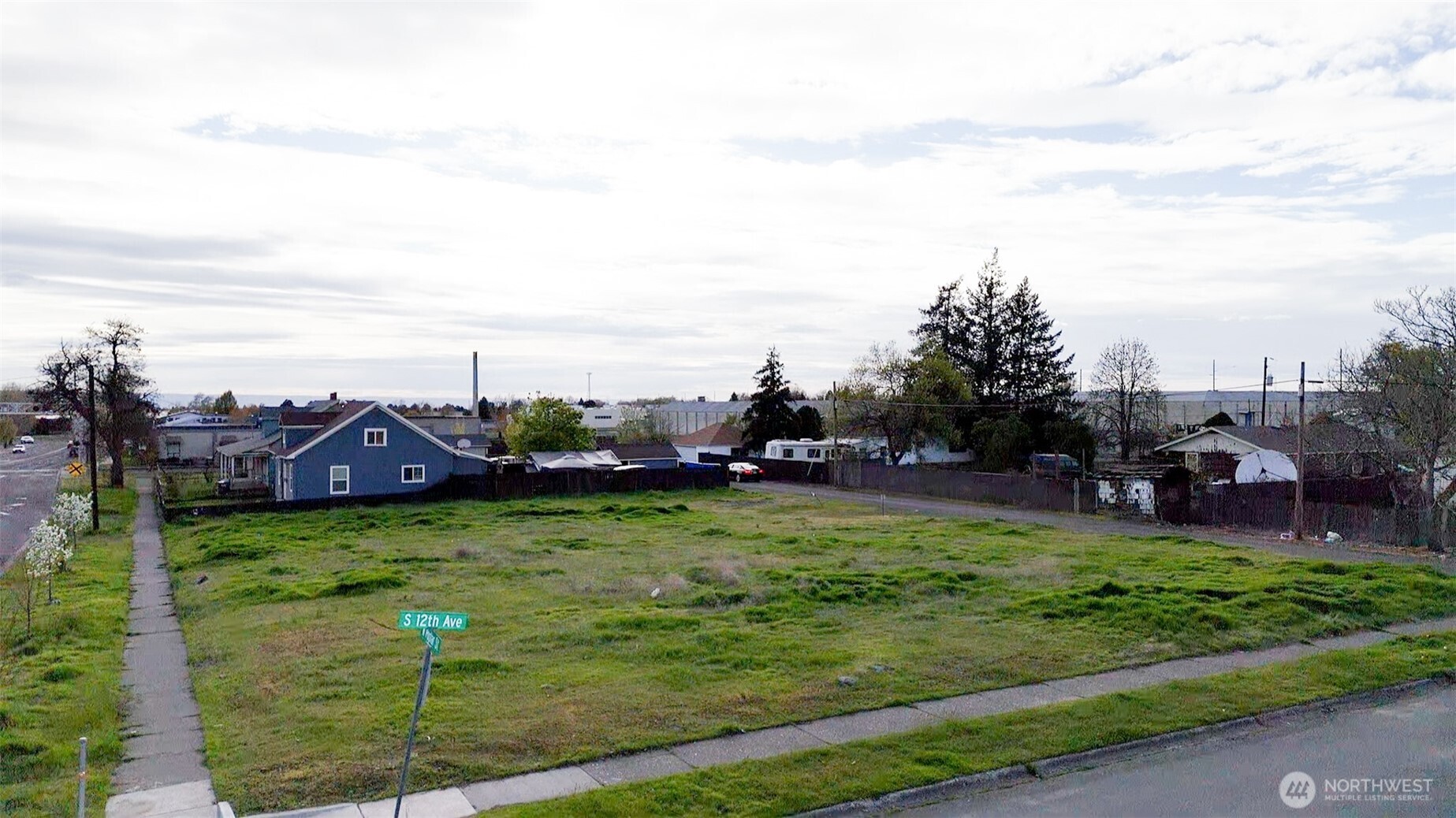 1002 W Poplar Street Property Photo 8